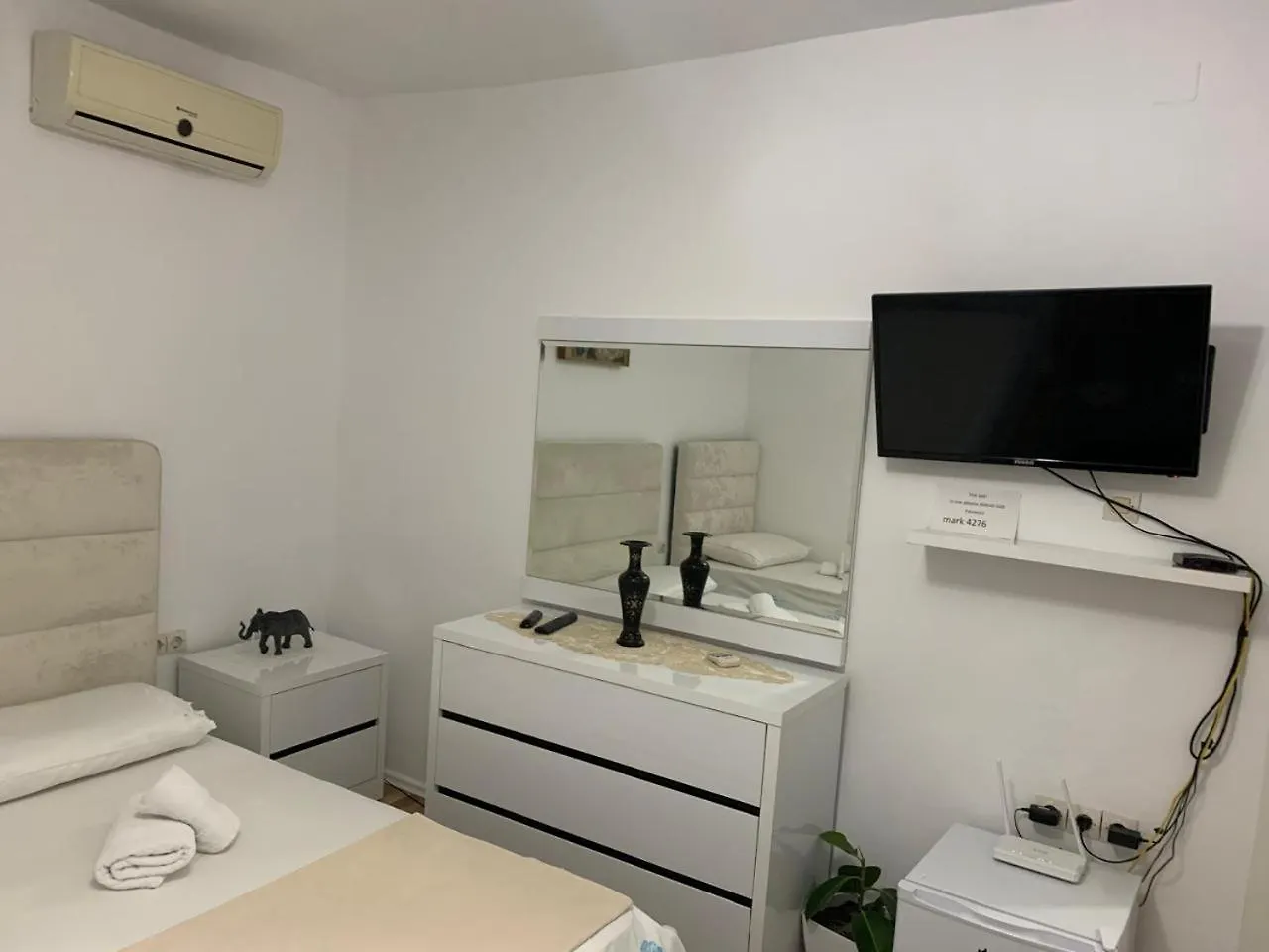 Δωμάτια σε οικογενειακή κατοικία Flat In Berat'S Center Διαμέρισμα